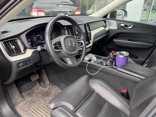 2022 Volvo XC60 B5 Inscription