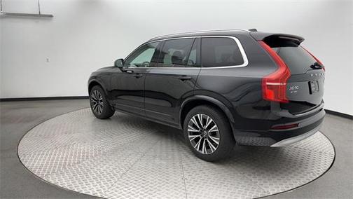 2022 Volvo XC90 T6 Momentum 7 Passenger