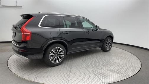2022 Volvo XC90 T6 Momentum 7 Passenger