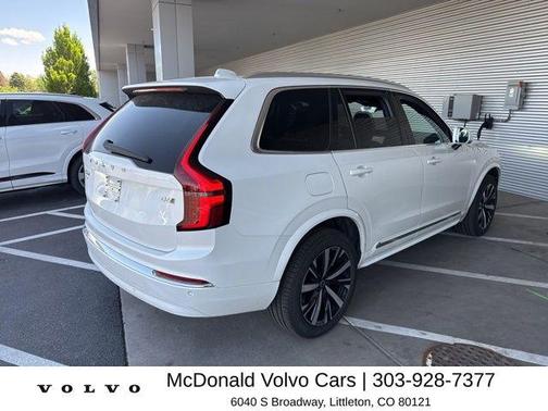 Crystal White Pearl 2026 Volvo XC90 B6 Core