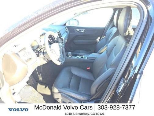 Onyx Black Metallic 2025 Volvo XC60 B5 Core