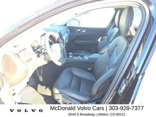 Onyx Black Metallic 2025 Volvo XC60 B5 Core