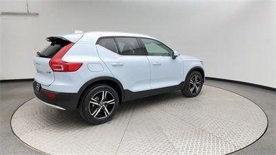 2025 Volvo XC40 B5 Core Bright Theme