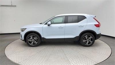 2025 Volvo XC40 B5 Core Bright Theme