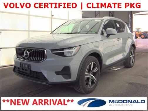 2025 Volvo XC40 B5 Core Bright Theme