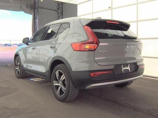 2025 Volvo XC40 B5 Core Bright Theme