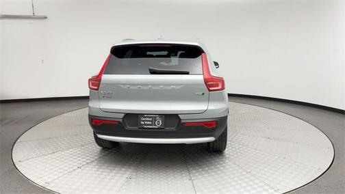 2025 Volvo XC40 B5 Core Bright Theme