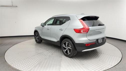 2025 Volvo XC40 B5 Core Bright Theme