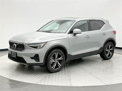 2025 Volvo XC40 B5 Core Bright Theme