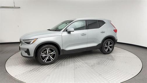 2025 Volvo XC40 B5 Core Bright Theme