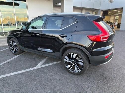 2025 Volvo XC40 B5 Plus Bright Theme