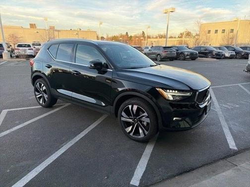 2025 Volvo XC40 B5 Plus Bright Theme