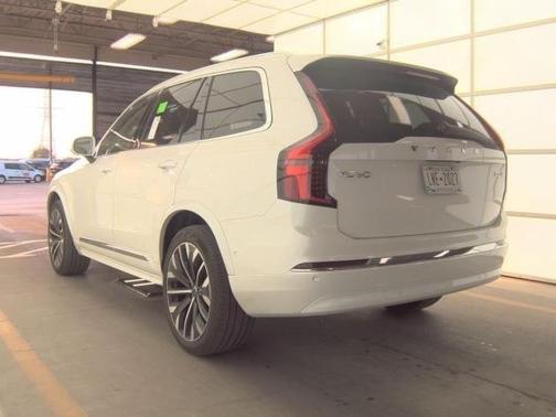 2025 Volvo XC90 B5 Plus