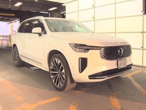 2025 Volvo XC90 B5 Plus