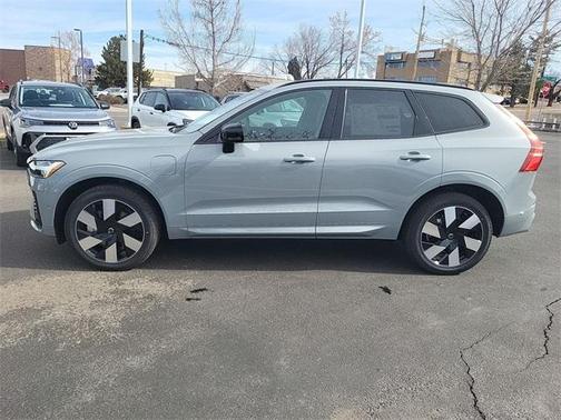 2025 Volvo XC60 Plug-In Hybrid T8 Plus
