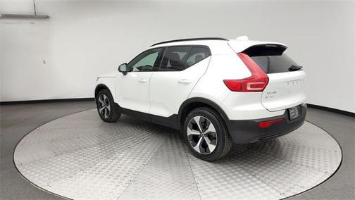 2025 Volvo XC40 B5 Plus Dark Theme