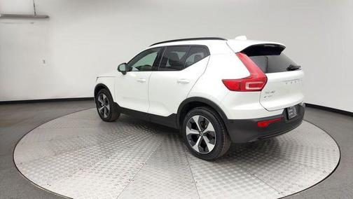 2025 Volvo XC40 B5 Plus Dark Theme