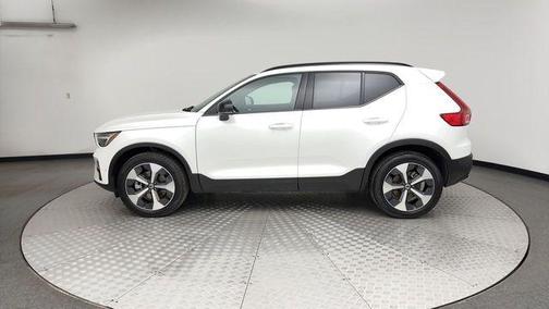 2025 Volvo XC40 B5 Plus Dark Theme