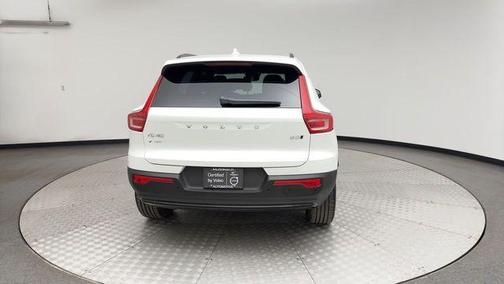 2025 Volvo XC40 B5 Plus Dark Theme