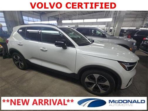 2025 Volvo XC40 B5 Plus Dark Theme
