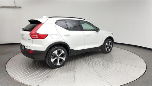 2025 Volvo XC40 B5 Plus Dark Theme