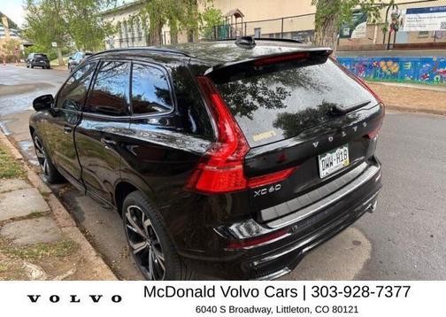 Onyx Black Metallic 2023 Volvo XC60 B6 Ultimate Dark Theme