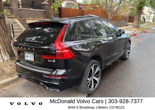 Onyx Black Metallic 2023 Volvo XC60 B6 Ultimate Dark Theme