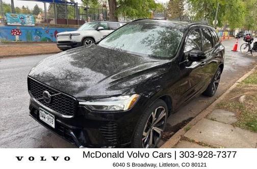 Onyx Black Metallic 2023 Volvo XC60 B6 Ultimate Dark Theme