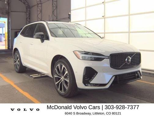 Crystal White Metallic 2025 Volvo XC60 B5 Plus