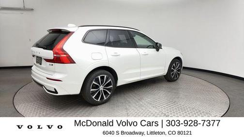 Crystal White Metallic 2025 Volvo XC60 B5 Plus