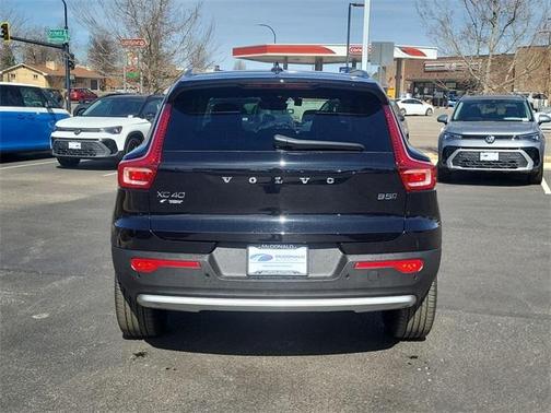 2025 Volvo XC40 B5 Plus Bright Theme