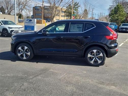 2025 Volvo XC40 B5 Plus Bright Theme