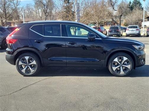 2025 Volvo XC40 B5 Plus Bright Theme