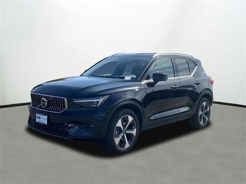 2025 Volvo XC40 B5 Plus Bright Theme