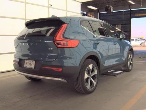2025 Volvo XC40 B5 Plus Bright Theme