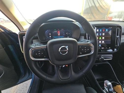2025 Volvo XC40 B5 Plus Bright Theme