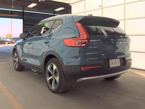 2025 Volvo XC40 B5 Plus Bright Theme