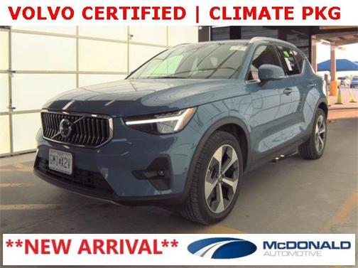 2025 Volvo XC40 B5 Plus Bright Theme