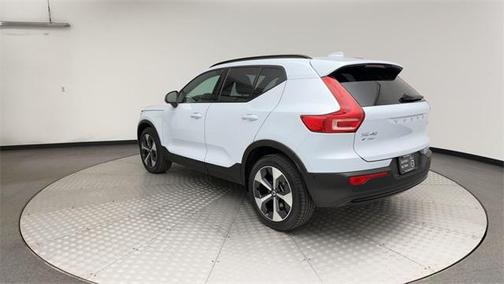 2025 Volvo XC40 B5 Plus Dark Theme