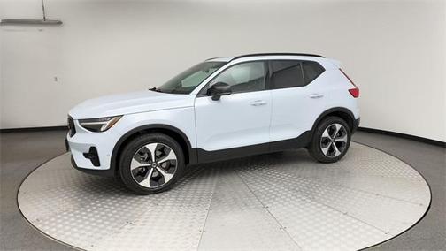 2025 Volvo XC40 B5 Plus Dark Theme
