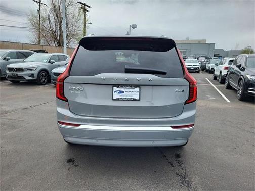 2025 Volvo XC90 B6 Core