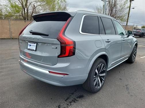2025 Volvo XC90 B6 Core