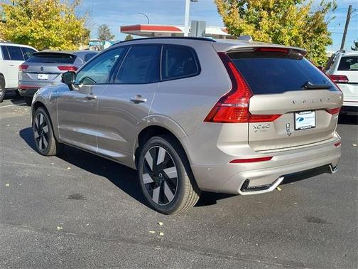 2025 Volvo XC60 Plug-In Hybrid T8 Plus