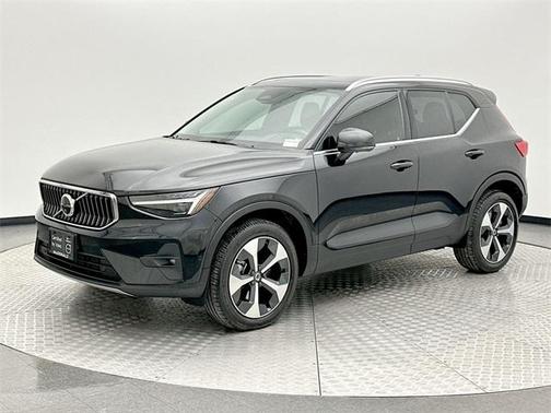 2024 Volvo XC40 B5 Plus Bright Theme