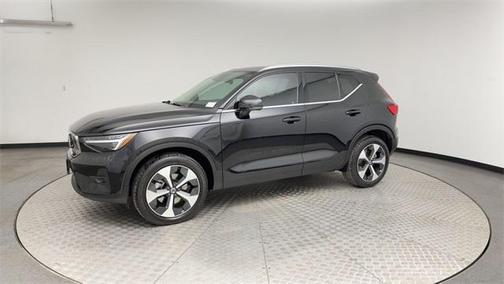 2024 Volvo XC40 B5 Plus Bright Theme