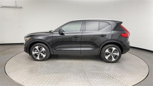 2024 Volvo XC40 B5 Plus Bright Theme