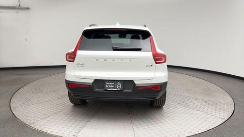 2026 Volvo XC40 B5 Plus