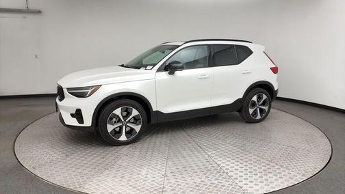 2026 Volvo XC40 B5 Plus