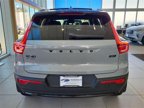 2026 Volvo XC40 B5 Ultra Black Edition