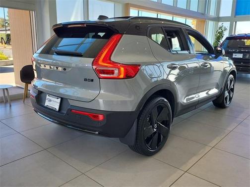 2026 Volvo XC40 B5 Ultra Black Edition